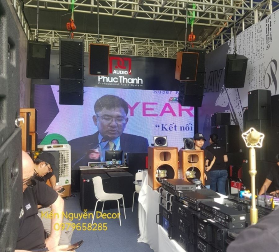 màn hình led trong shorrom bán hàng
